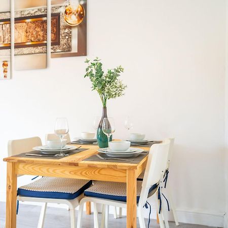 Mulberry Garden Villa Ковънтри Екстериор снимка