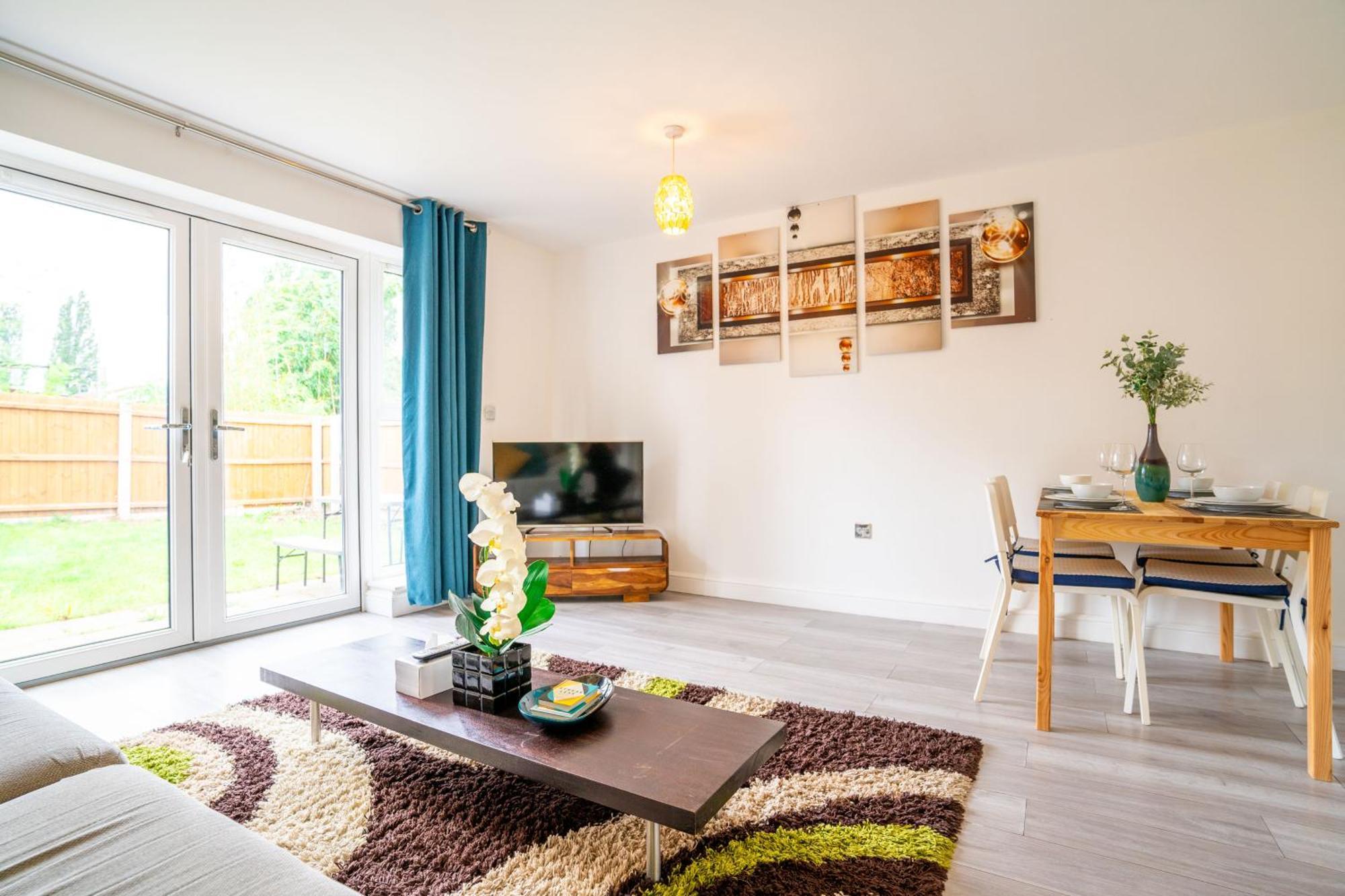 Mulberry Garden Villa Ковънтри Екстериор снимка