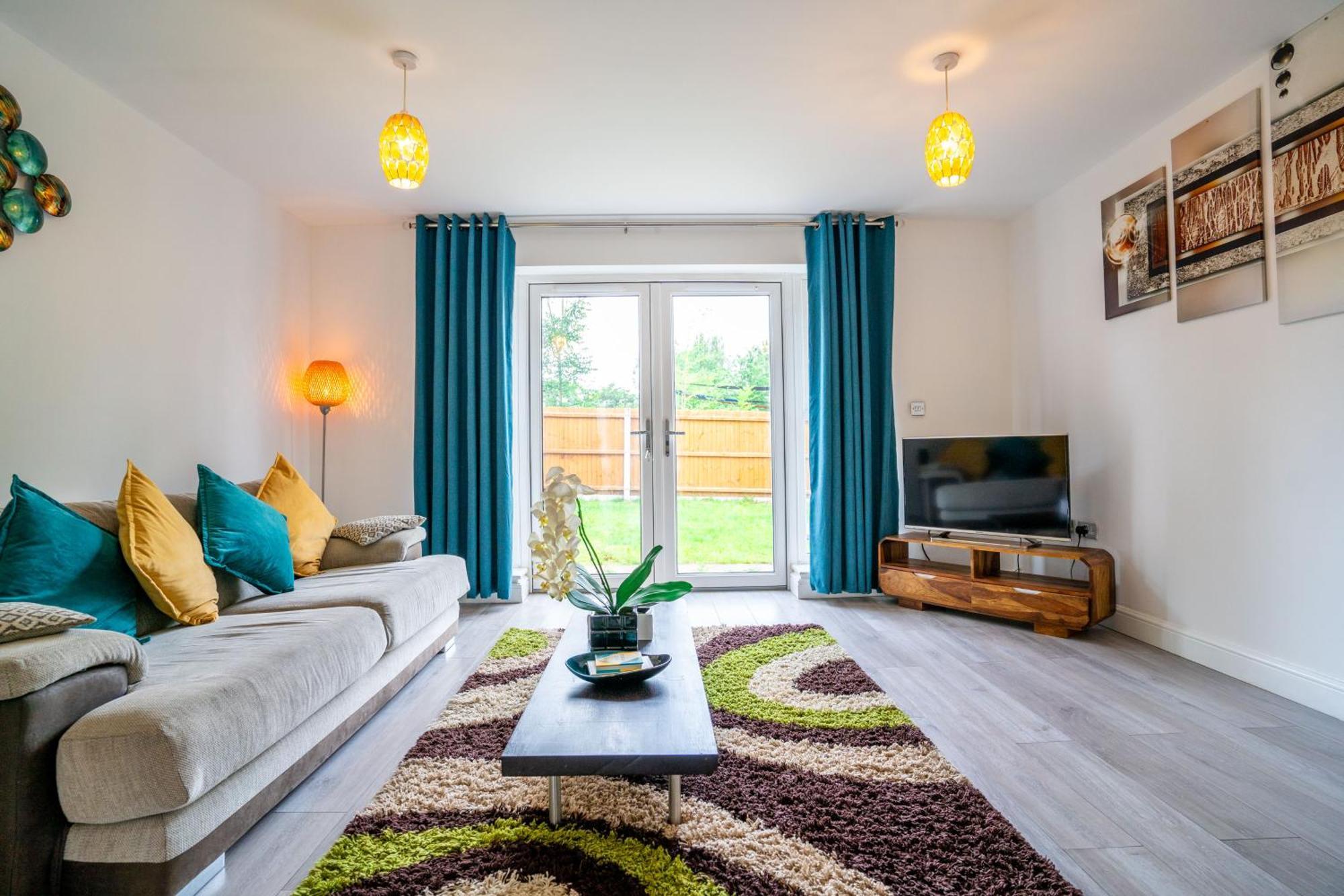 Mulberry Garden Villa Ковънтри Екстериор снимка