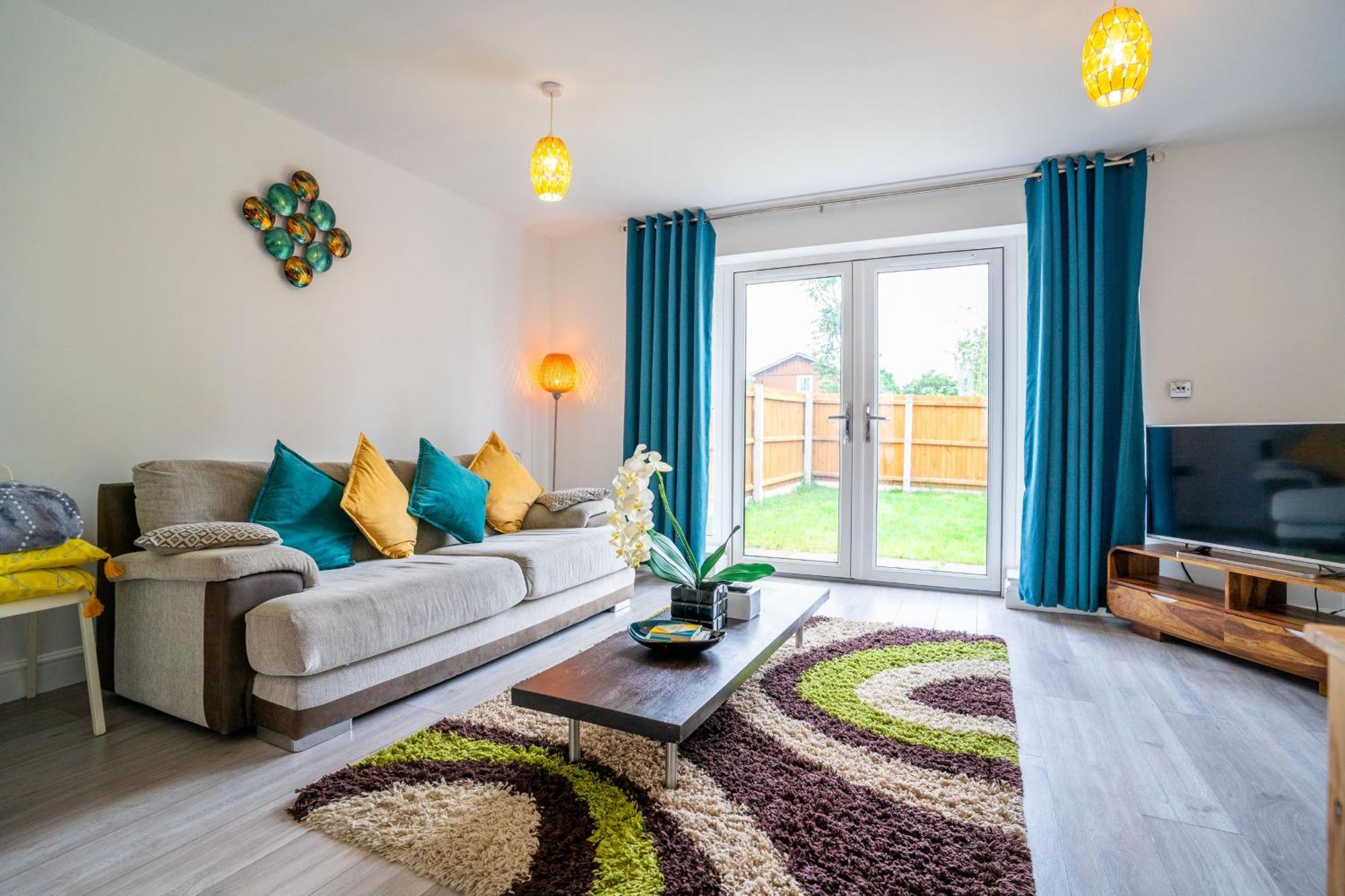 Mulberry Garden Villa Ковънтри Екстериор снимка