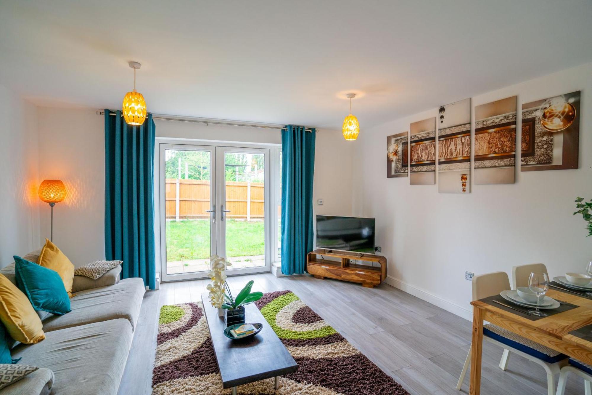 Mulberry Garden Villa Ковънтри Екстериор снимка
