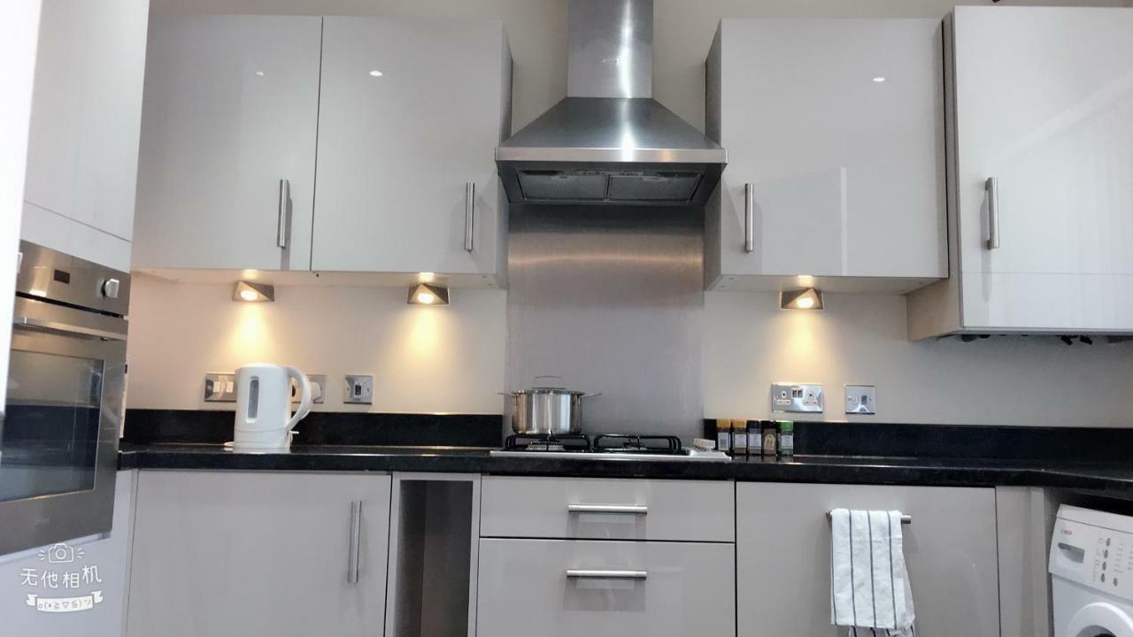 Mulberry Garden Villa Ковънтри Екстериор снимка