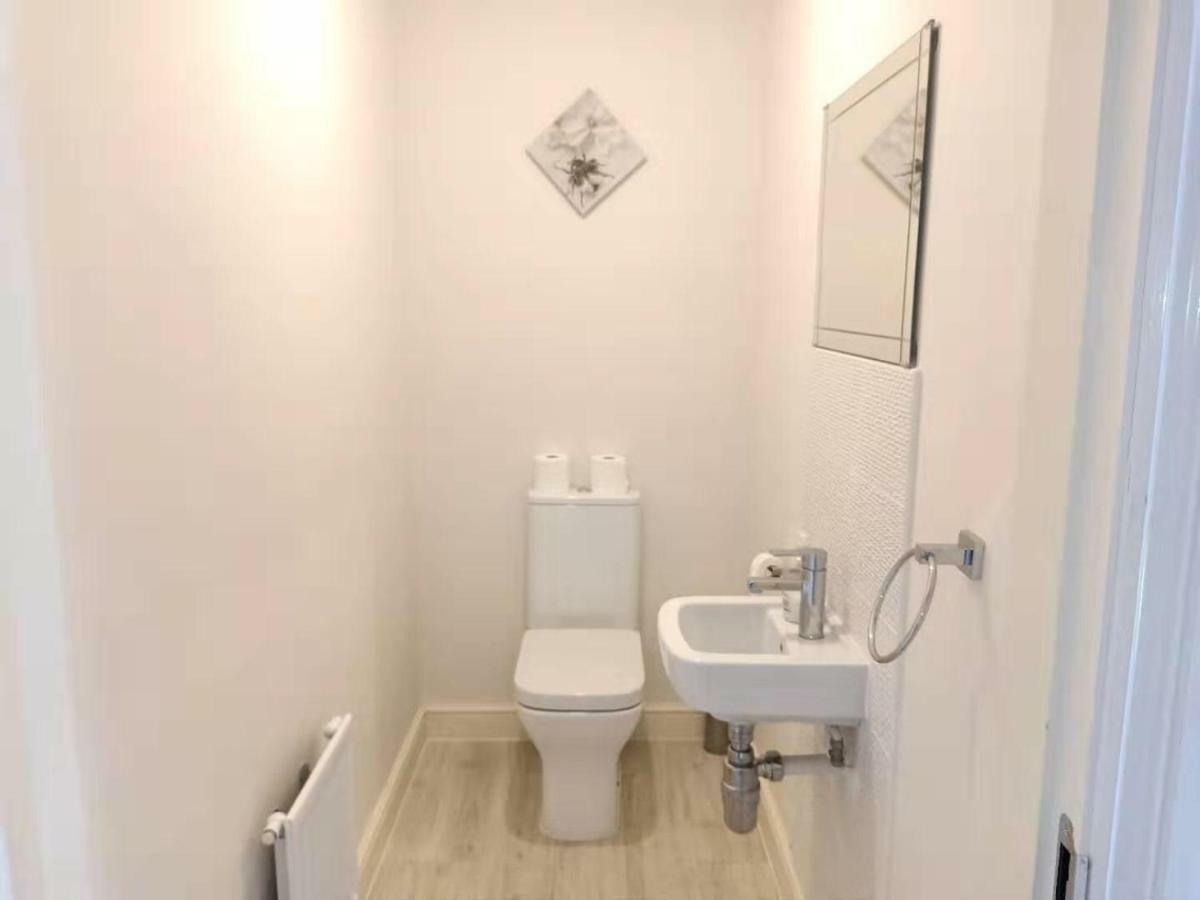 Mulberry Garden Villa Ковънтри Екстериор снимка